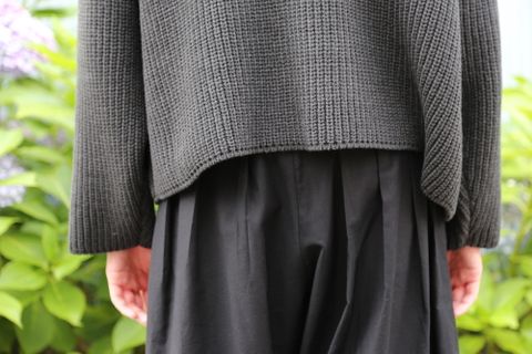 sulvam 2020AW Slit over knit"CHARCOAL" style.2020.7.10.