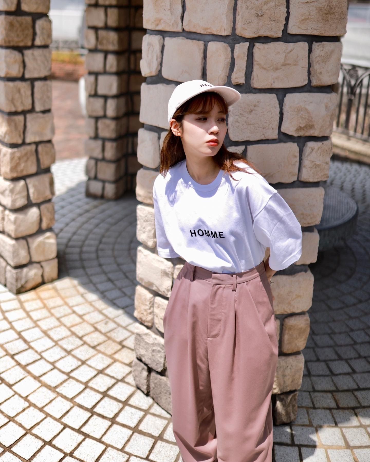 COMME des GARCONS HOMMEロゴプリントTシャツ"WHITE"スタイル
