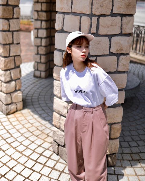 COMME des GARCONS HOMMEロゴプリントTシャツ"WHITE"スタイル
