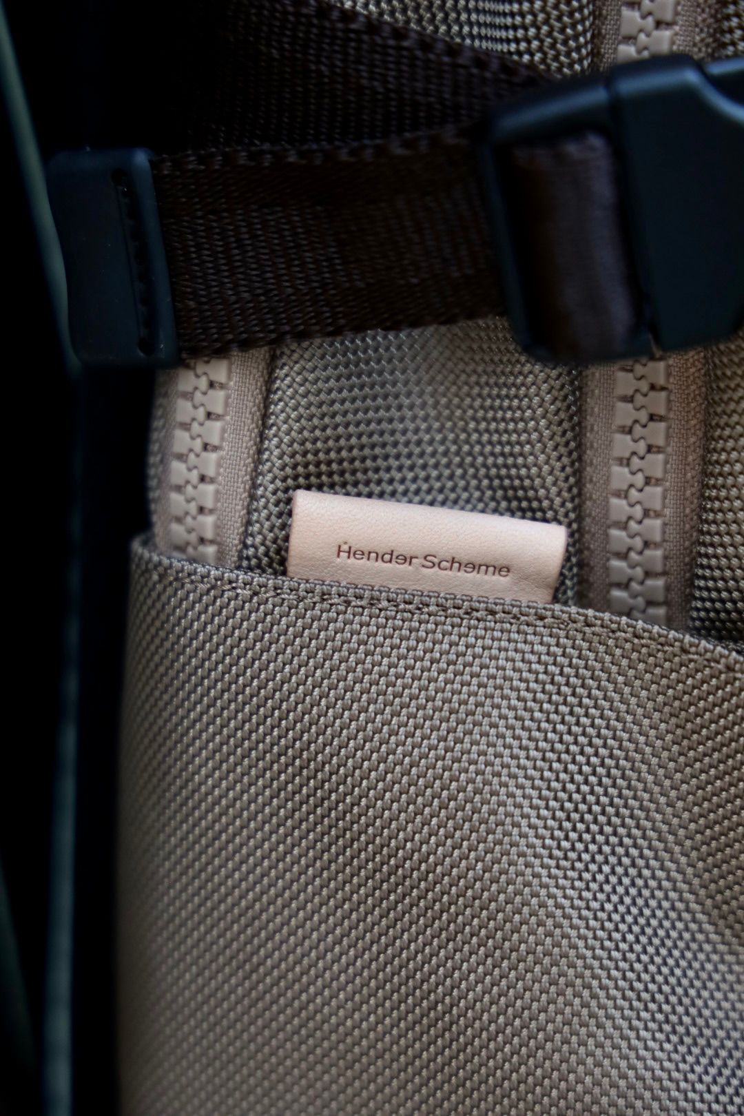 エンダースキーマ バッグ module back pack 26L(xu-b-mbp)mocha