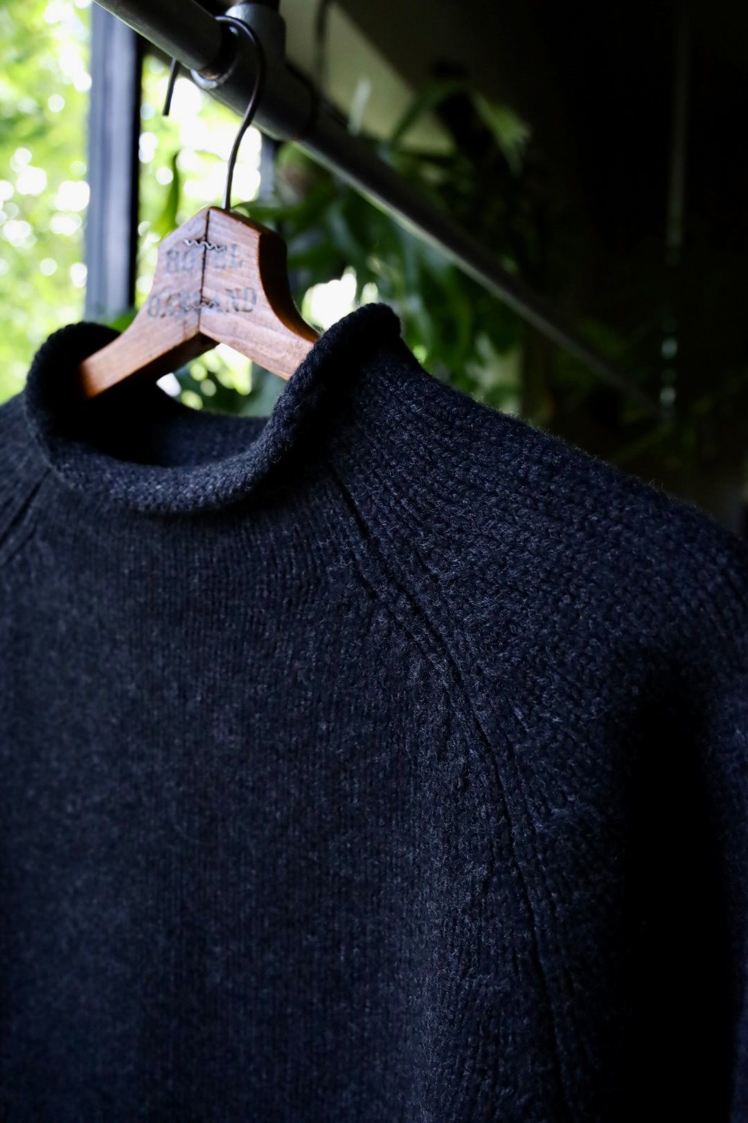 アプレッセ Roll Neck Sweater(24AAP-03-08K)CHARCOAL