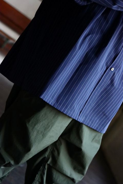 グラフペーパー22AW High Count Broad Stripe Regular Collar Shirt"NAVY PIN STRIPE"スタイル