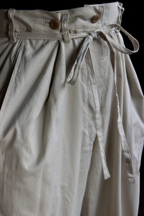 blurhms Selvage Twill Button Tuck Easy Pantsスタイル