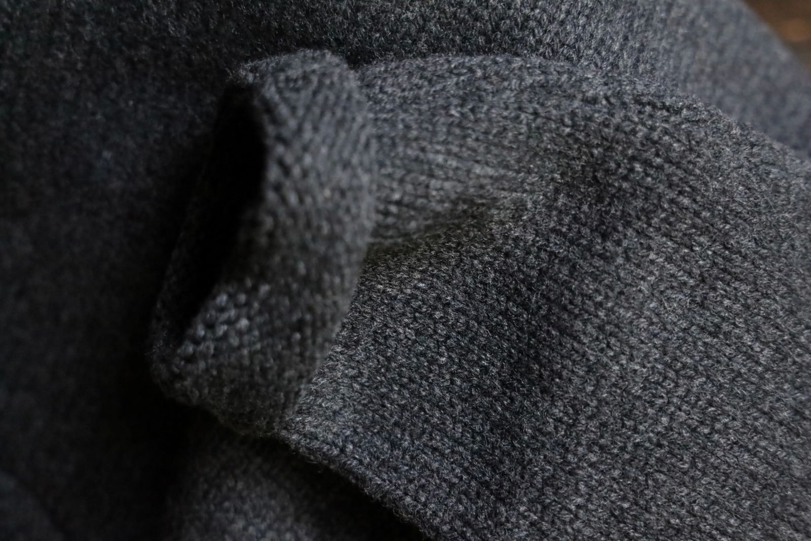 アプレッセ Roll Neck Sweater(24AAP-03-08K)CHARCOAL