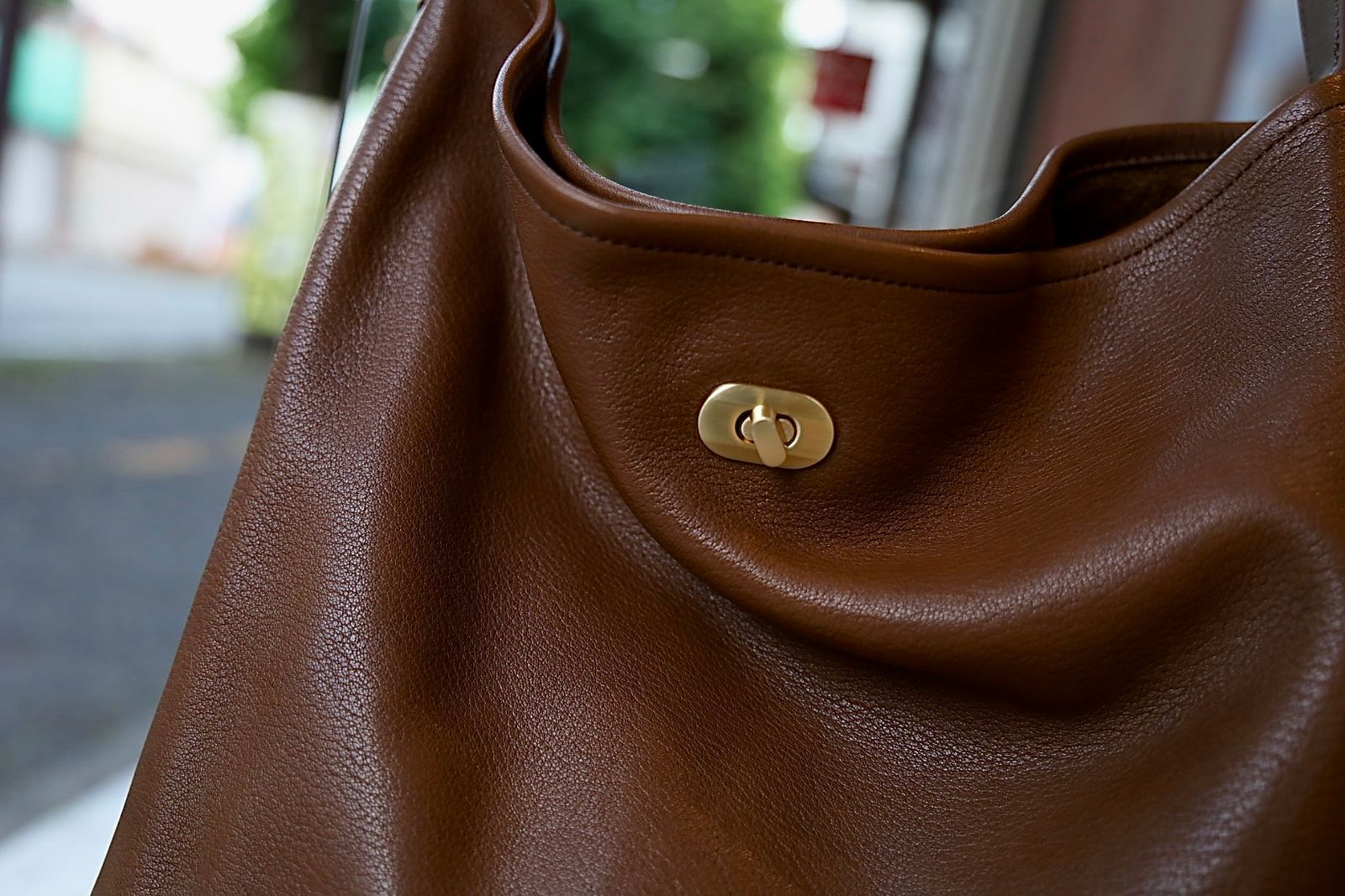エンダースキーマ バッグ twist shoulder large(zw-b-tsb)cognac