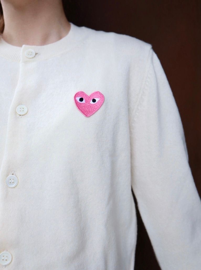 PLAY COMME des GARCONS 新作ROUND NECK CARDIGAN PINK EMBLEM style.2026.7.5
