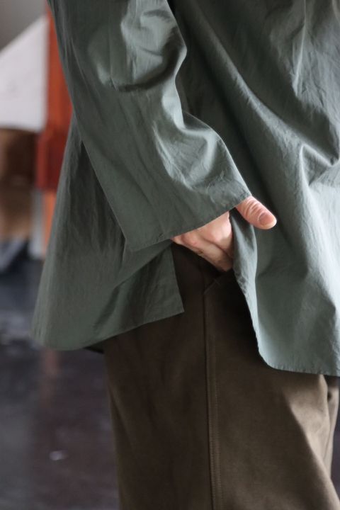blurhms Stand-up Collar Washed Shirt "DARK SAGE"style.2022.1.11.