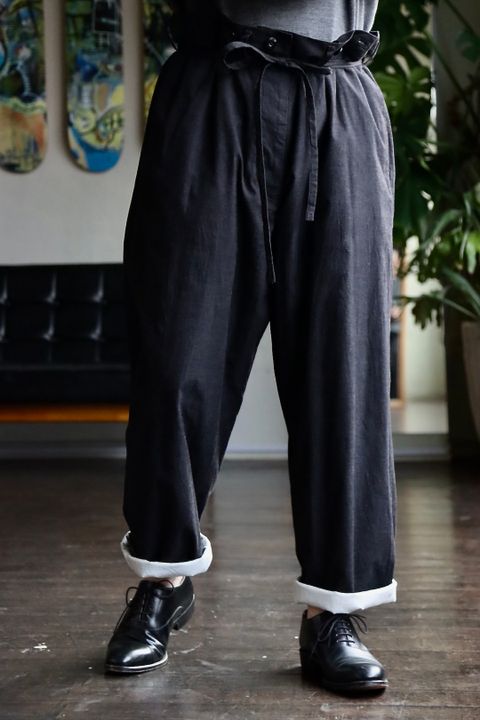 blurhms Selvage Twill Button Tuck Easy Pantsスタイル