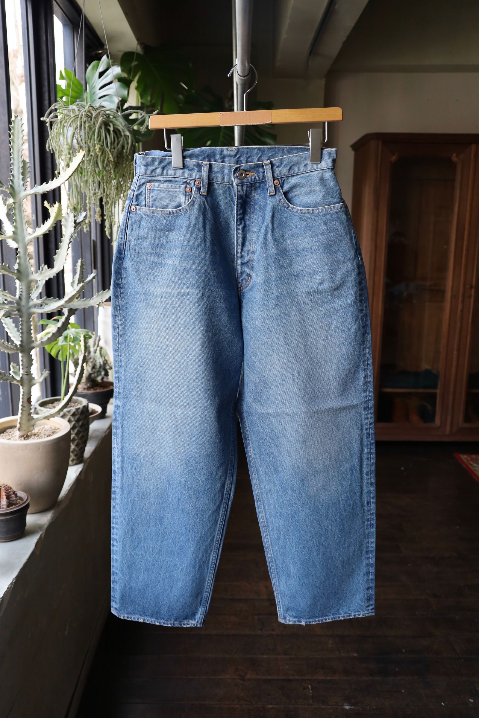 デニム・ジーパン LCDC : 25SS / BOOTSCUT BLUE DENIM (BLUE) BLUETAB™ DROP バレルジーンズ ミディアムインディゴ MADE IN