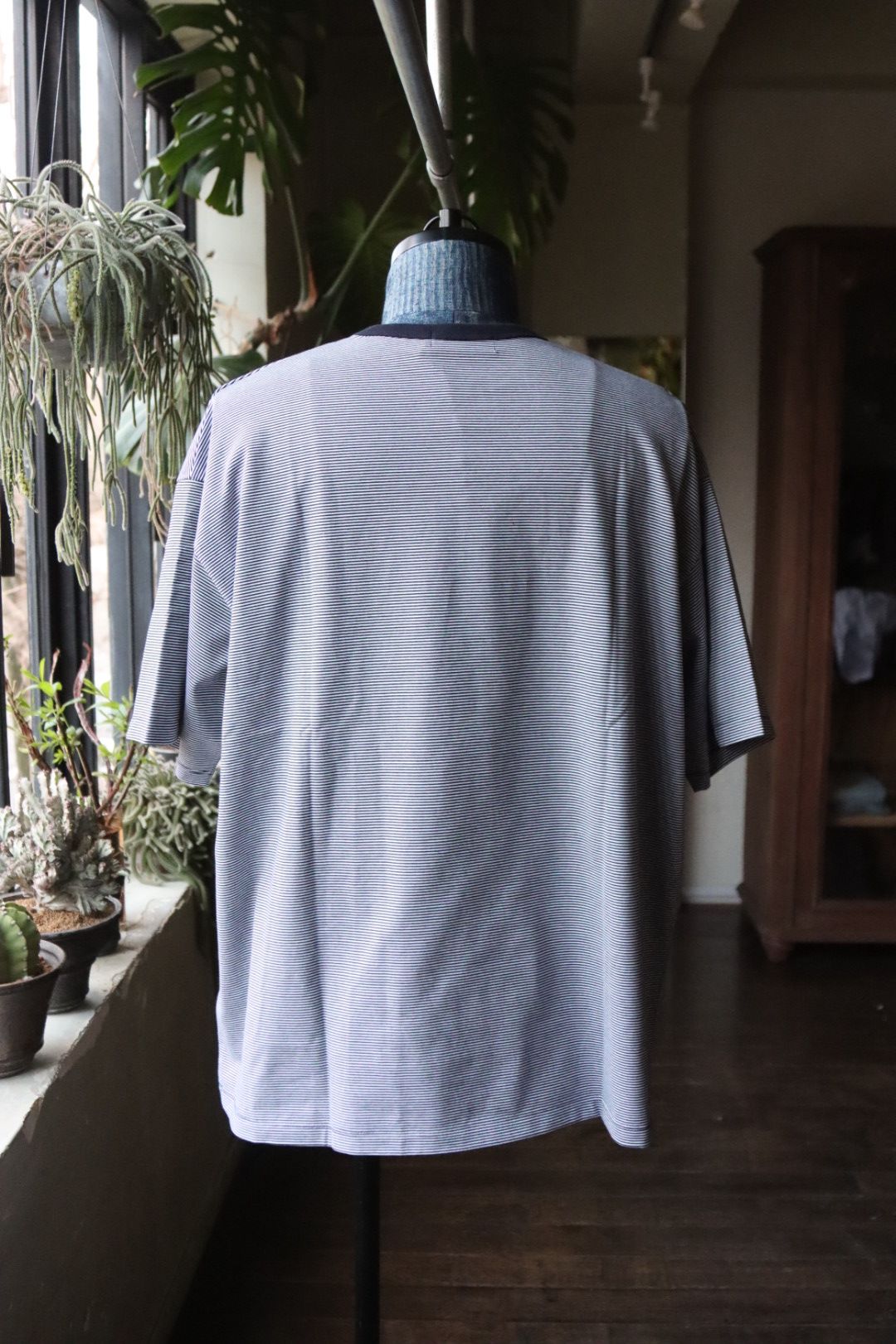 グラフペーパー25SS Narrow Border S/S Tee(GU251-70116B)NAVY×WHITE
