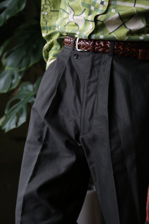 blurhms Broken Cloth Curve Front Slacks"KHAKI GREY"style.8.13.