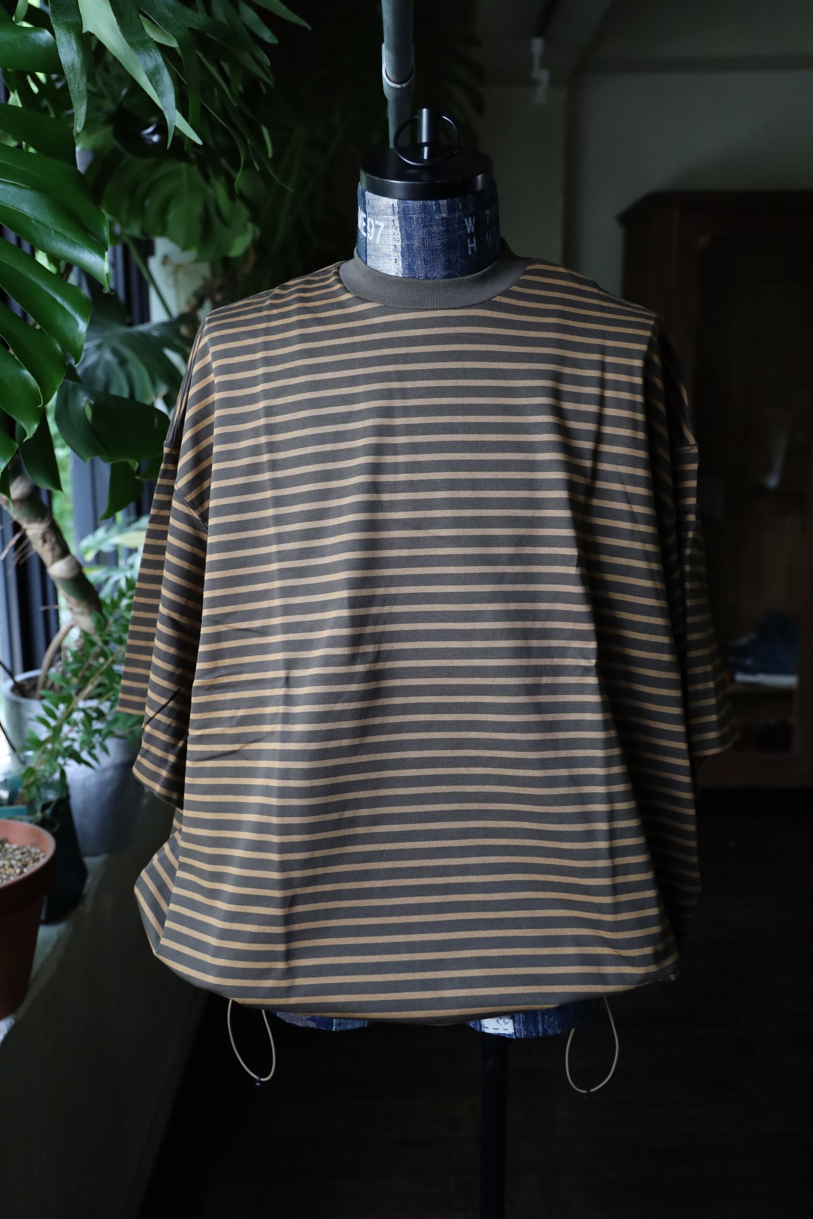 イズネス24AW BALLOON STRIPES T SHIRT(31SSSH05-2)KHAKI×BEIGE border