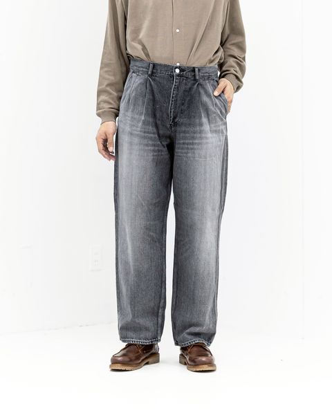 グラフペーパー Selvage Denim Two Tuck Pants(GU261-40061LB)BLACK_LIGHT FADE★1月24日(土)発売！