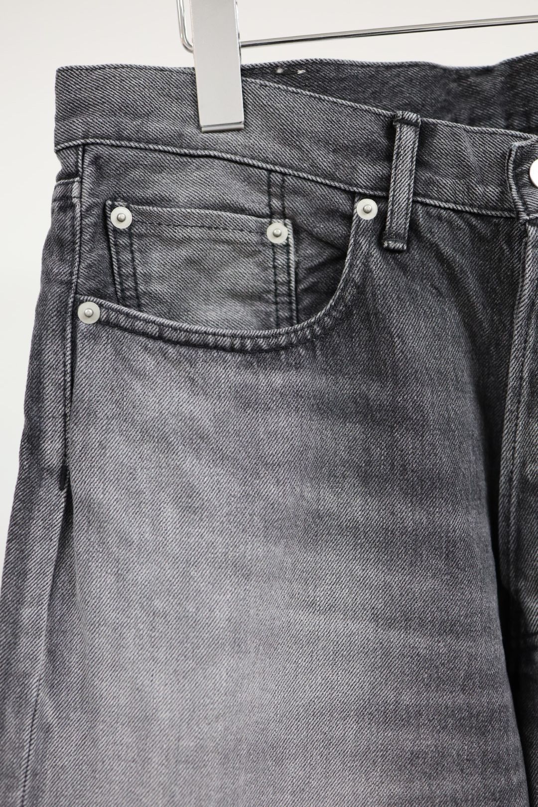 グラフペーパー Selvage Denim Five Pocket Tapered Pants(GU261-40058LB)BLACK_LIGHT FADE★1月24日(土)発売！