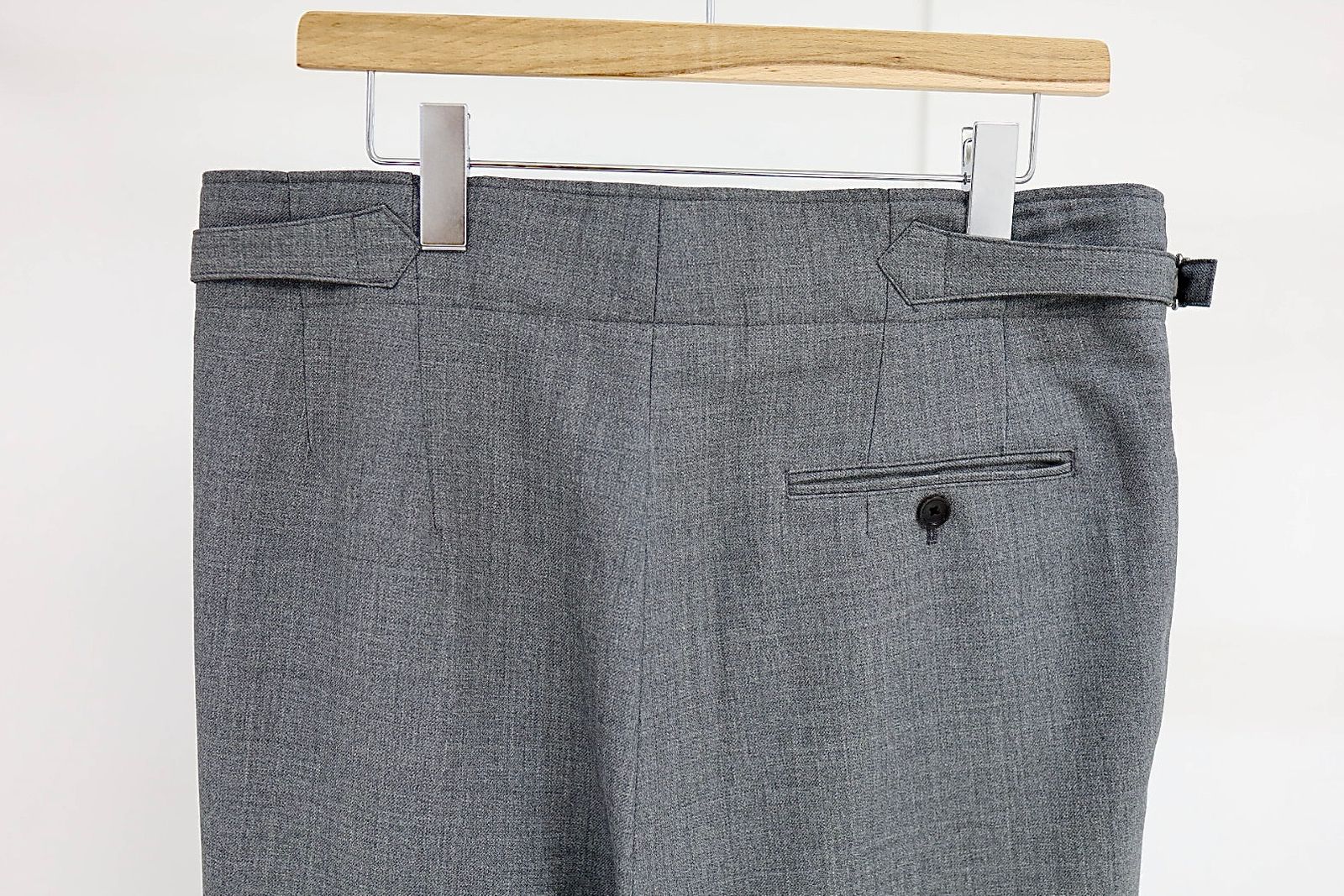 marka マーカ 26SS TWO TUCK MILITARY TROUSERS -RECYCLED POLYESTER NON-MULESED WOOL GABARDINE-(M26A06PT01C)GRAY☆新作発売！