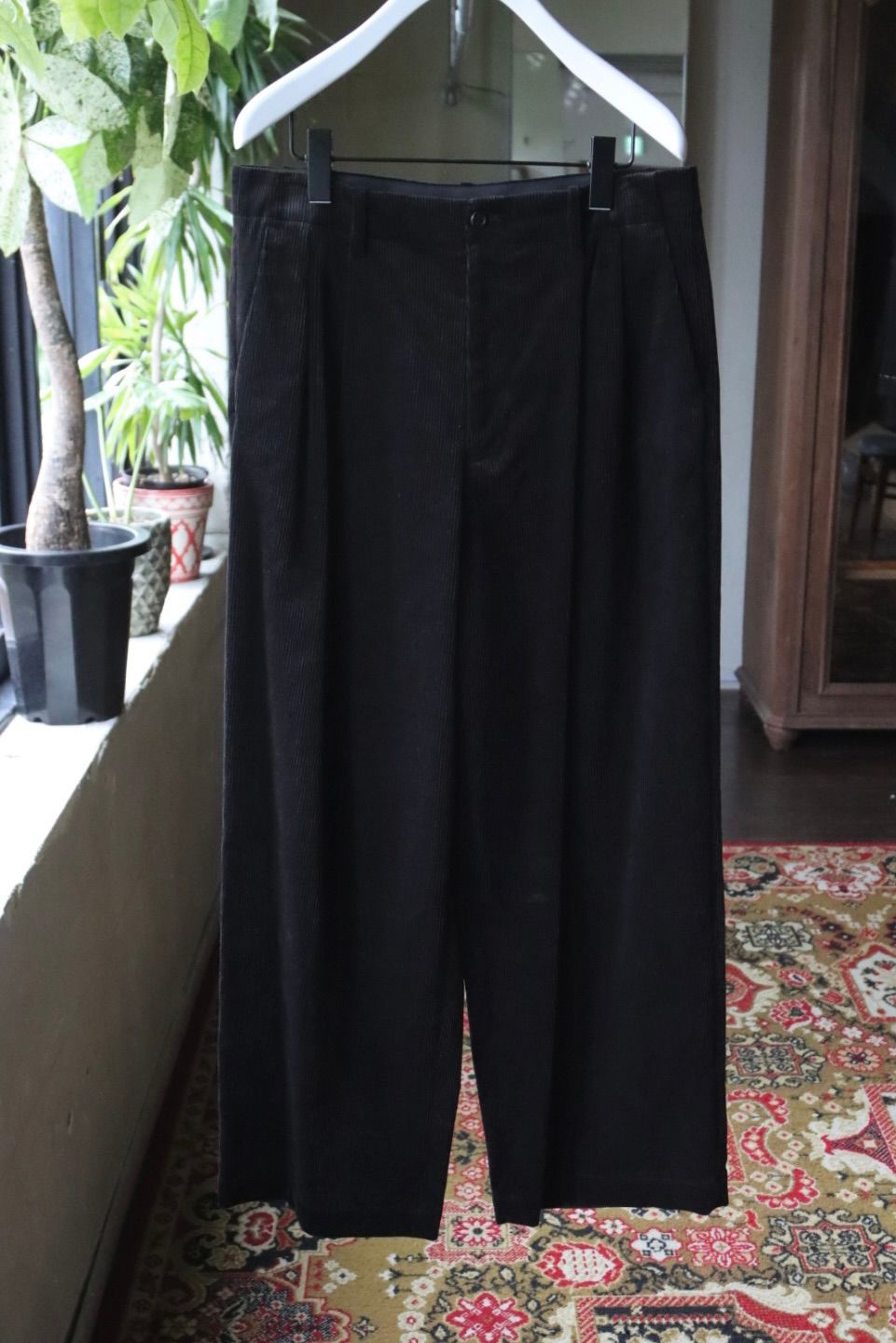 グラフペーパー 25AW Suvin Corduroy Wide Straight Trousers(GU253-40366)BLACK☆10月4日(土)新作発売！