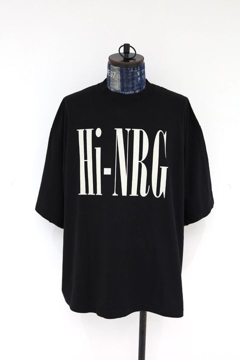 イズネスミュージック 26SS HI-NRG FLOCKY PRINT T-SHIRT(IMP7_28_HI-NRG5ST01)BLACK☆新作発売！