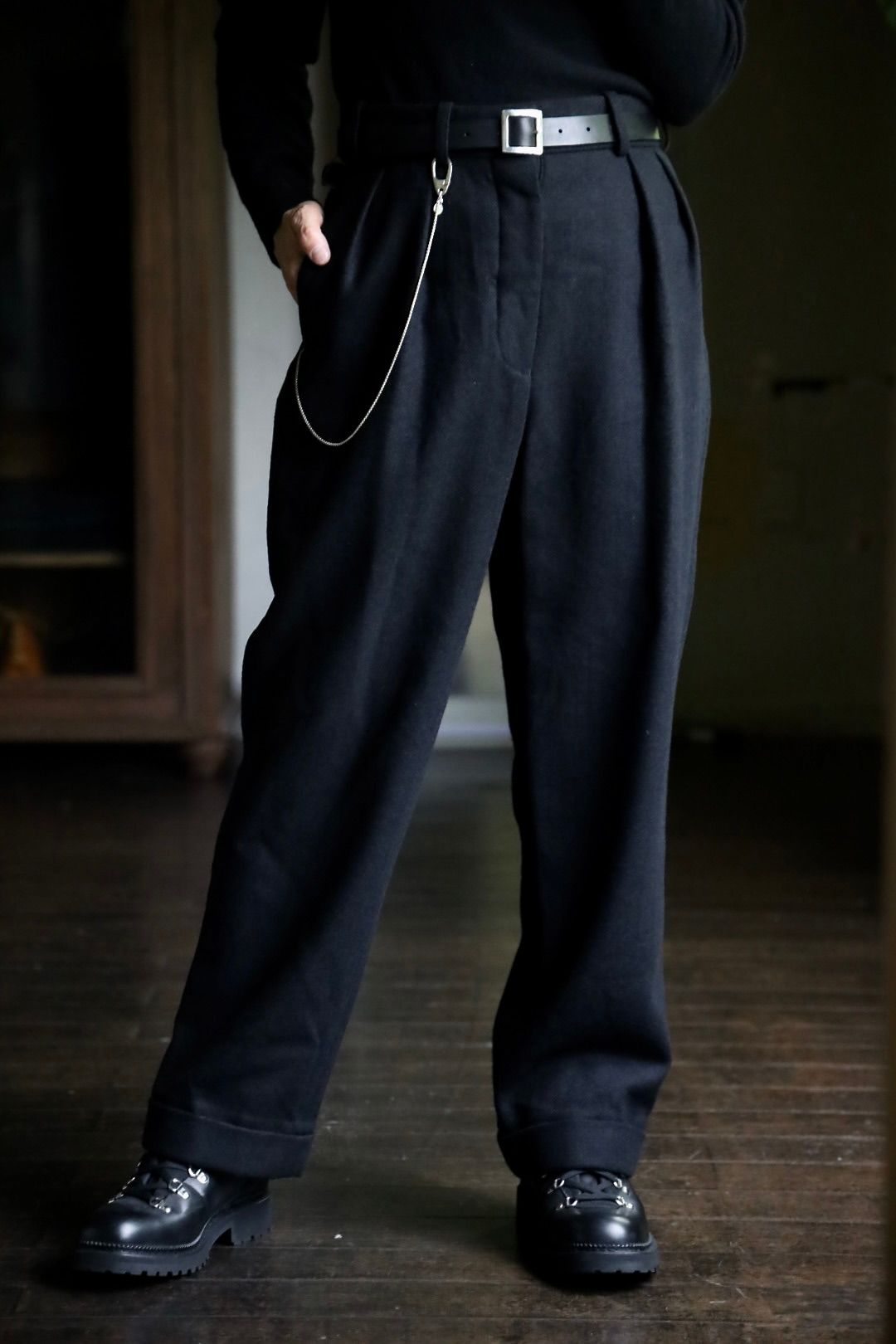 A.PRESSE Tweed Trousersスタイル