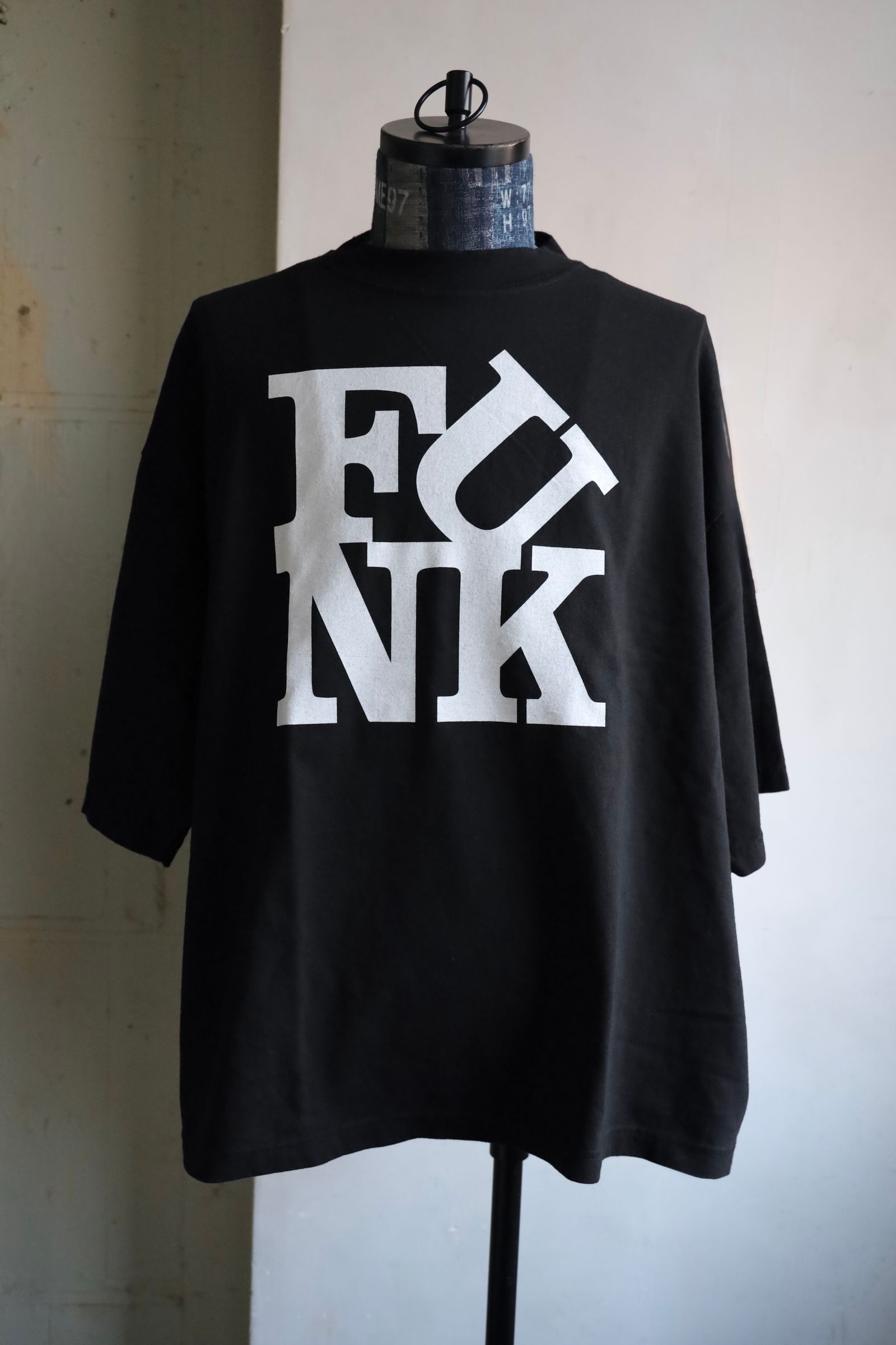 is-ness music【 mens 】Meditation flocky print t-shirt