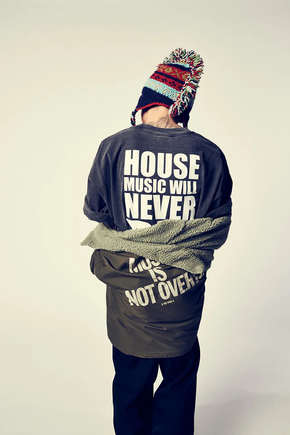 イズネスミュージック 25SS HOUSE MUSIC WILL NEVER DIE T-SHIRT(IMP5_02_H.M.N.DT01)SUMI(CHARCOAL)