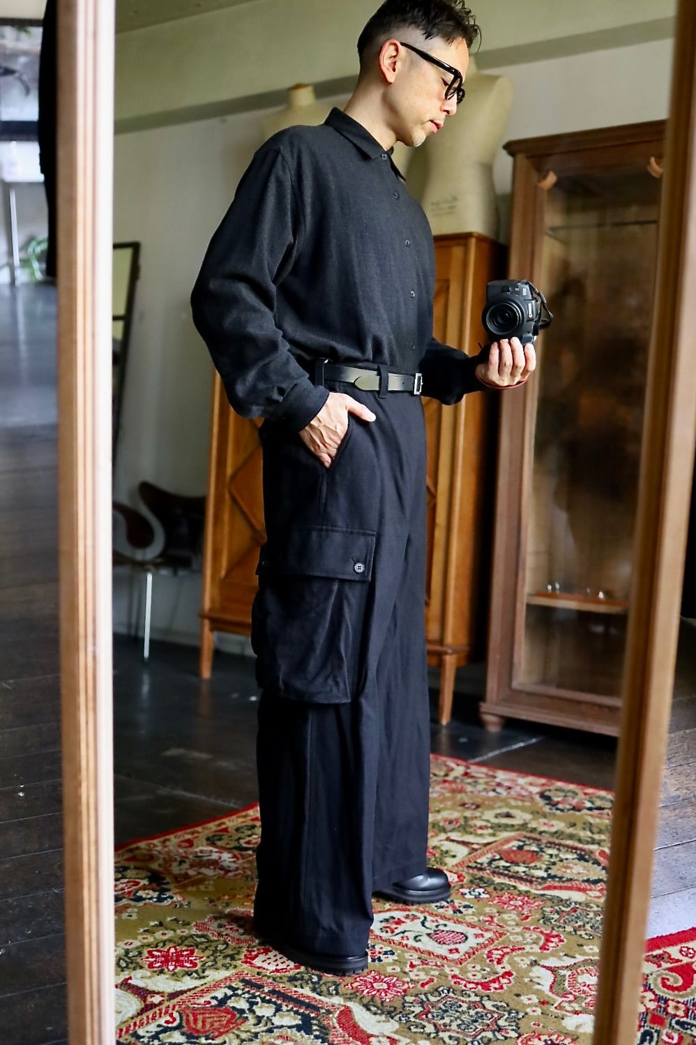 COMME des GARCONS HOMME 綿ウールアーミーサージパンツスタイル2025.11.25.