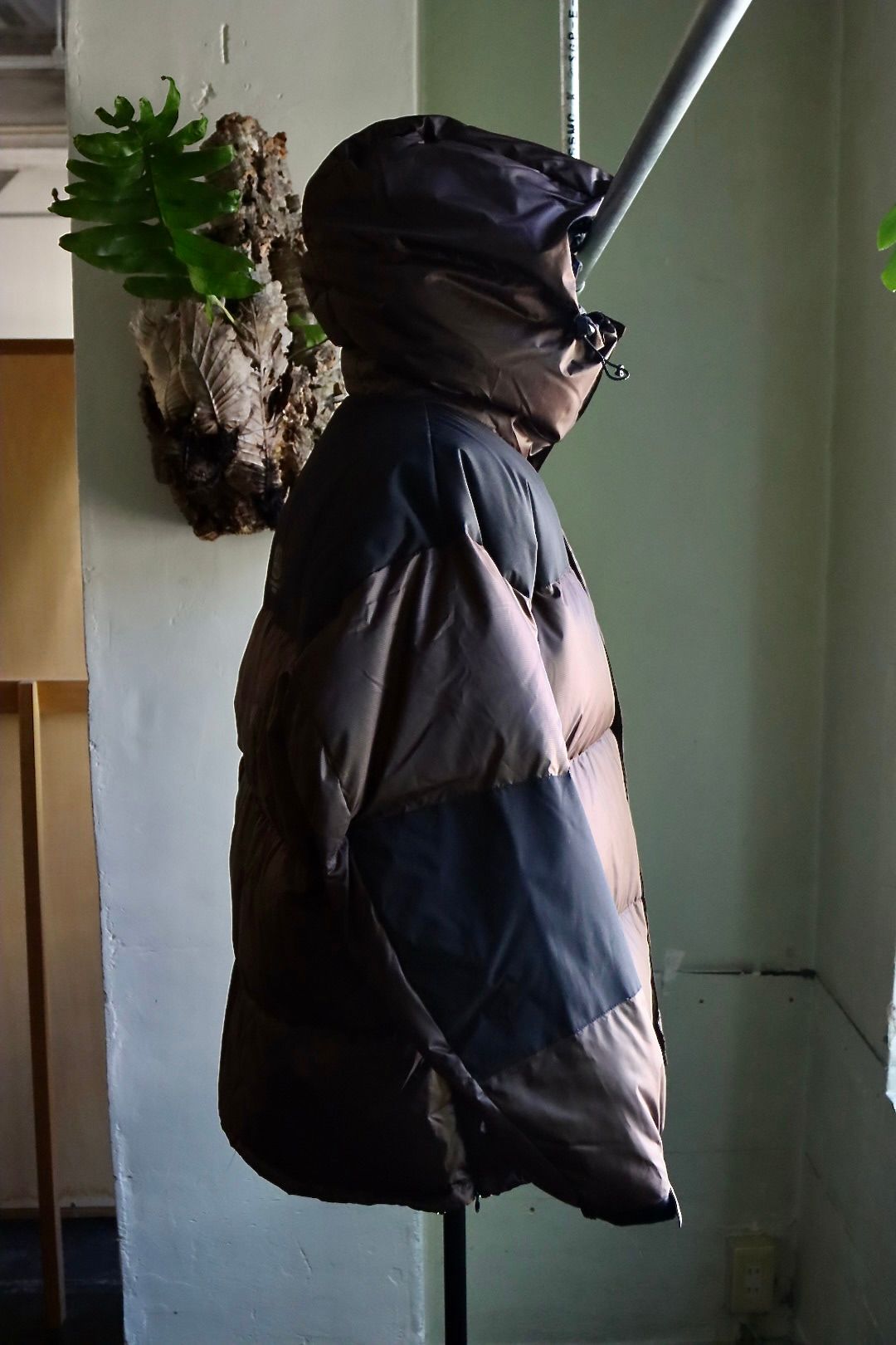 イズネス 23AW FUNCTIONAL DOWN JACKET is-ness×NANGA (1005AWDOWNJK01)BROWN
