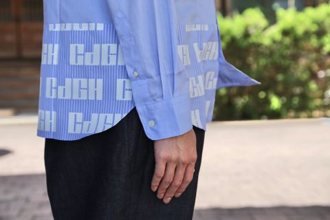 COMME des GARCONS HOMME 綿ツイル×綿ストライプロゴプリントシャツ(HF-B010-051) style.2020.8.15.