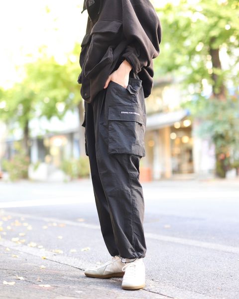 STRIPES FOR CREATIVE FW23 SUPER WIDE CARGO PANTSスタイル