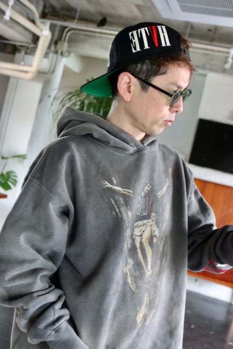 ©SAINT M×××××× 22SS VLONE HOODIE style.