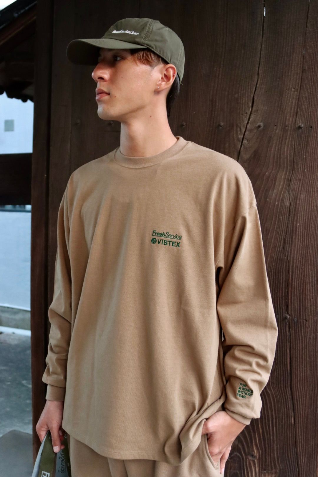 FreshService フレッシュサービス 23AW VIBTEX for FreshService “L/S CREW NECK TEE”スタイル