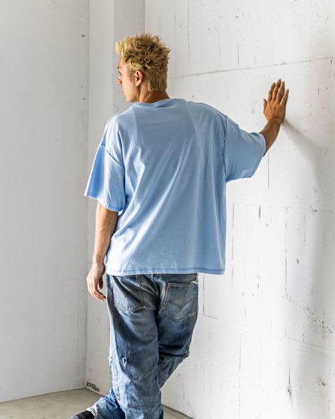 is-ness MUSIC RAVE T-SHIRT MARKスタイル