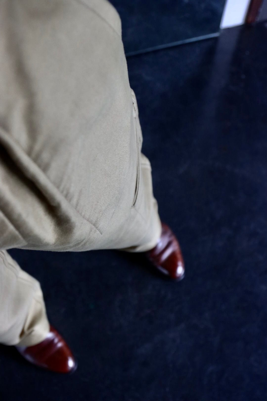 blurhms22FW Work Cardigan Jacket & Utility Back side Trousersスタイル.2022.8.14.
