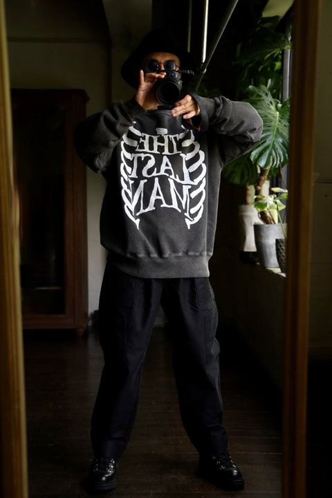 LASTMAN 24AW ラストマン大久保篤志 PRINTED CREW NECK "BONE"スタイル