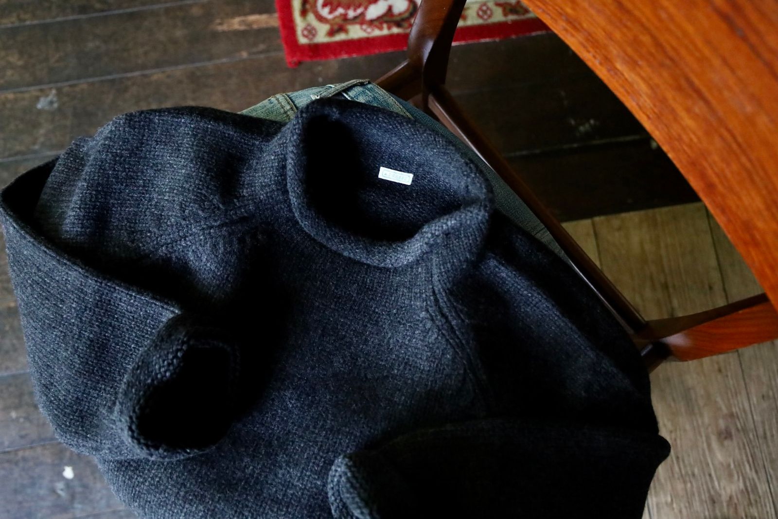 アプレッセ Roll Neck Sweater(24AAP-03-08K)CHARCOAL