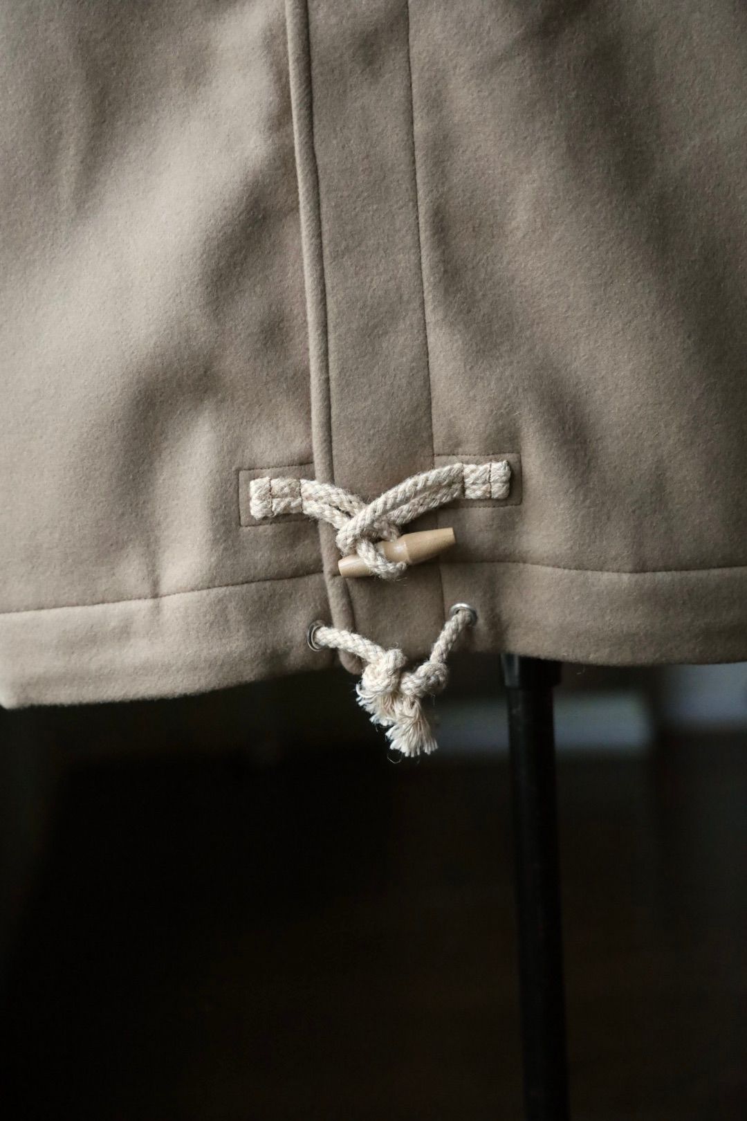 イズネス 25AW DUFFLE SMOCKS COAT (25AW_32_1007AWCOAT02)BEIGE☆新作発売！