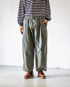 イズネス25AW HERRINGBONE BALLOON BAKER PANTS(1006SSBALOONPT01)KHAKI