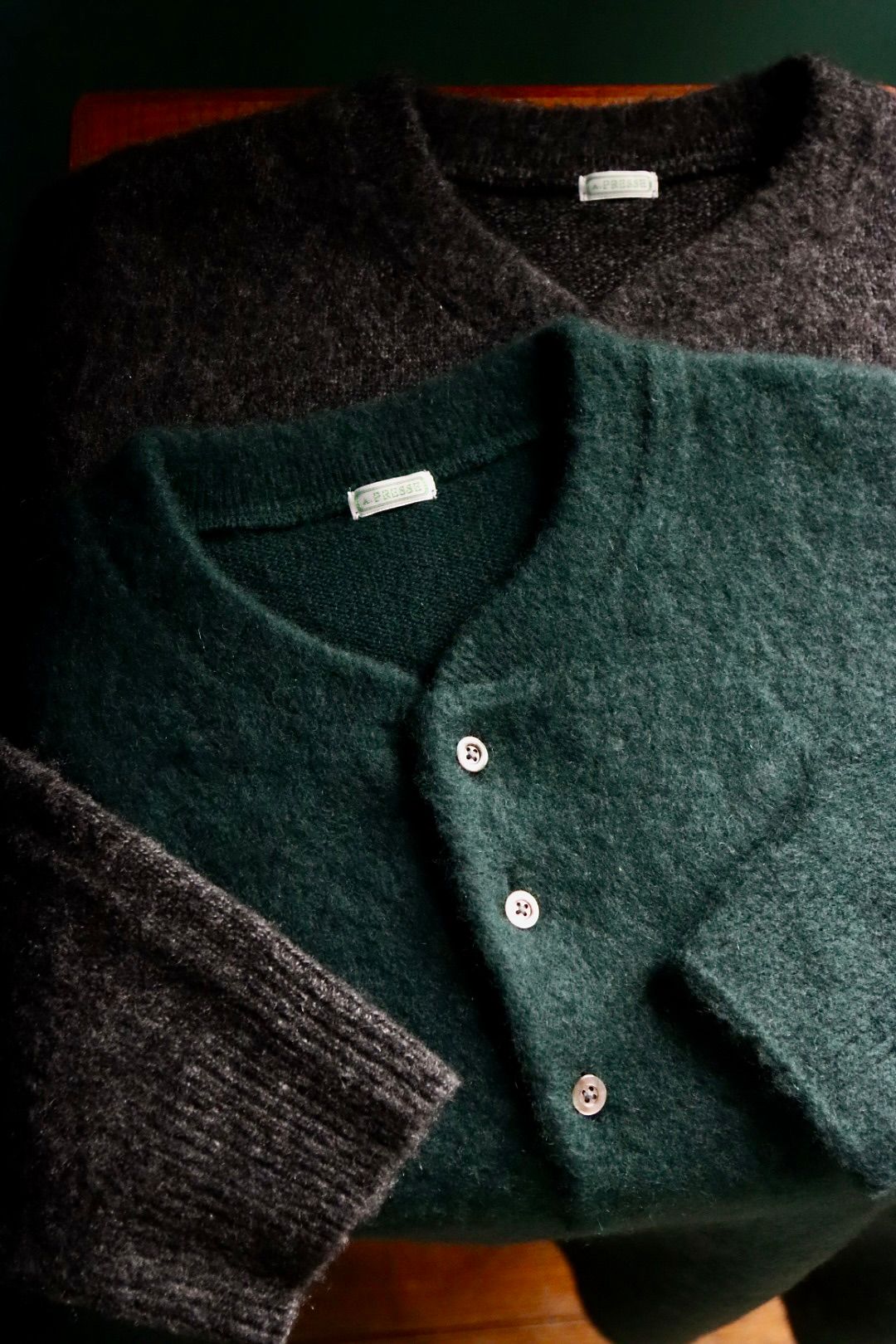 アプレッセ 2025 STYLE2 Cashmere Middle Gauge Henley Neck Sweater(25AAP-03-14)GREEN