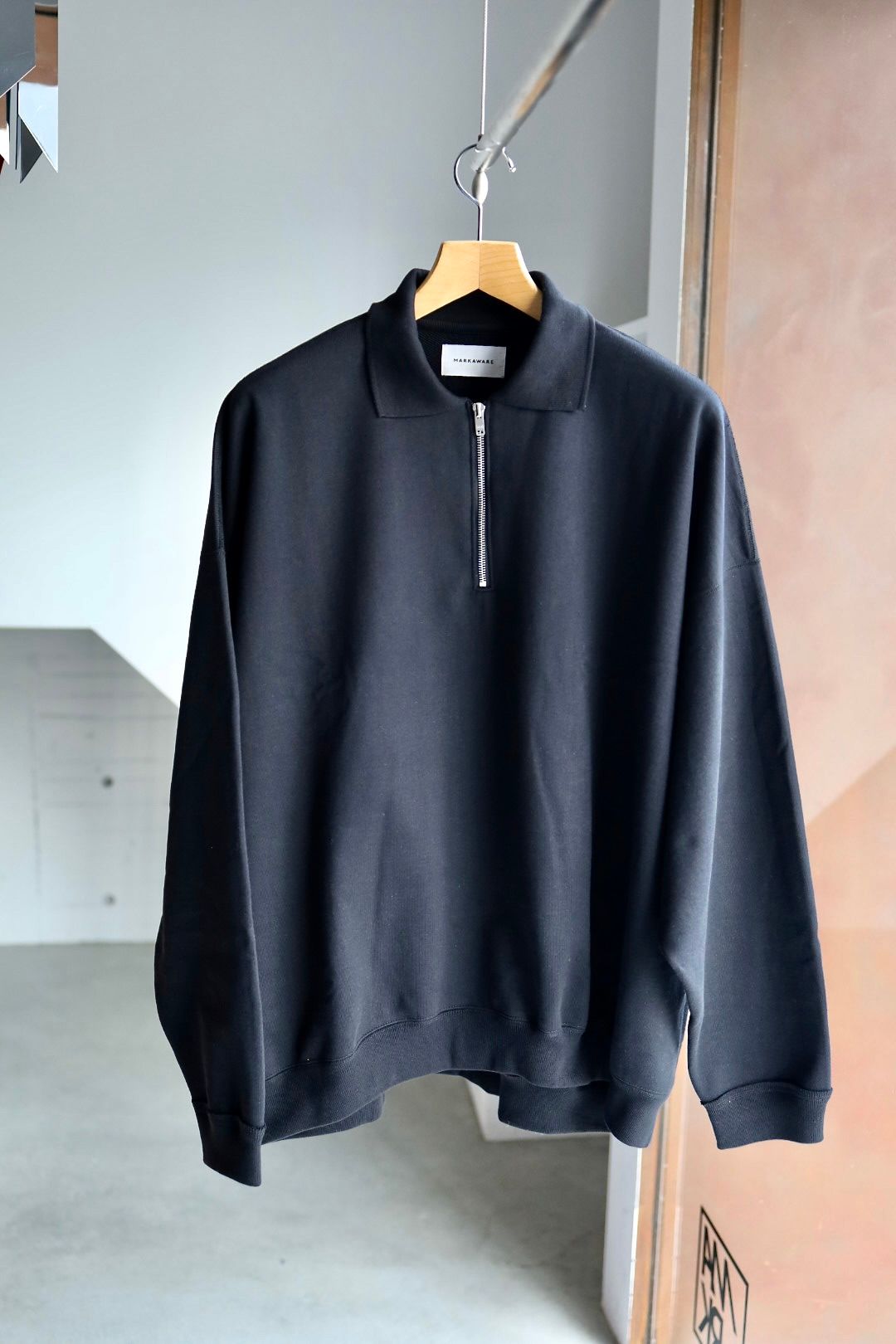 MARKAWARE 26SS HALF ZIP POLO HUGE SWEAT(A26A09CS03C)BLACK☆新作発売！
