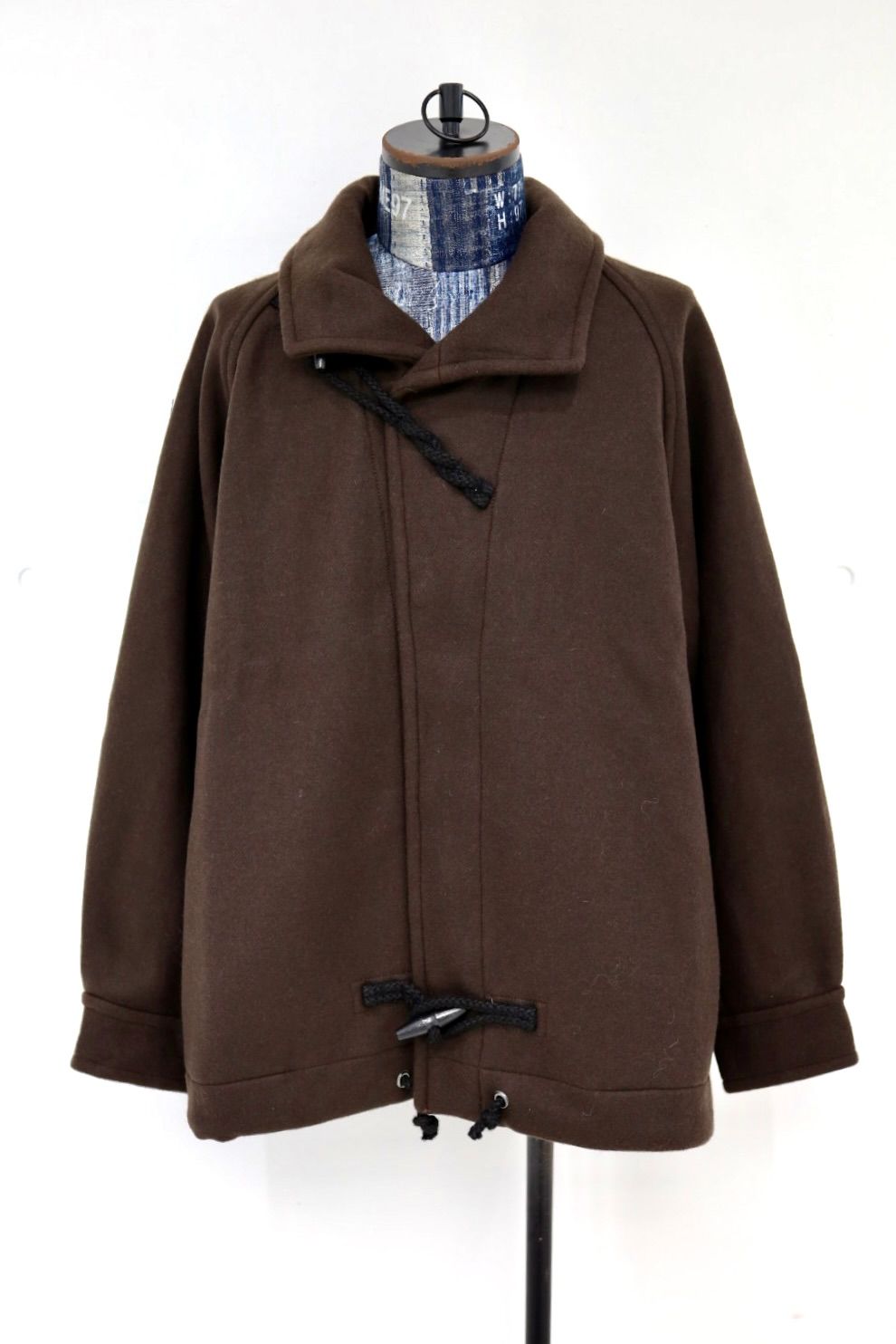 イズネス26AW  Duffle Smock Coat(26AW_34_1007AWCOAT02)BROWN☆10月10日(土)発売！