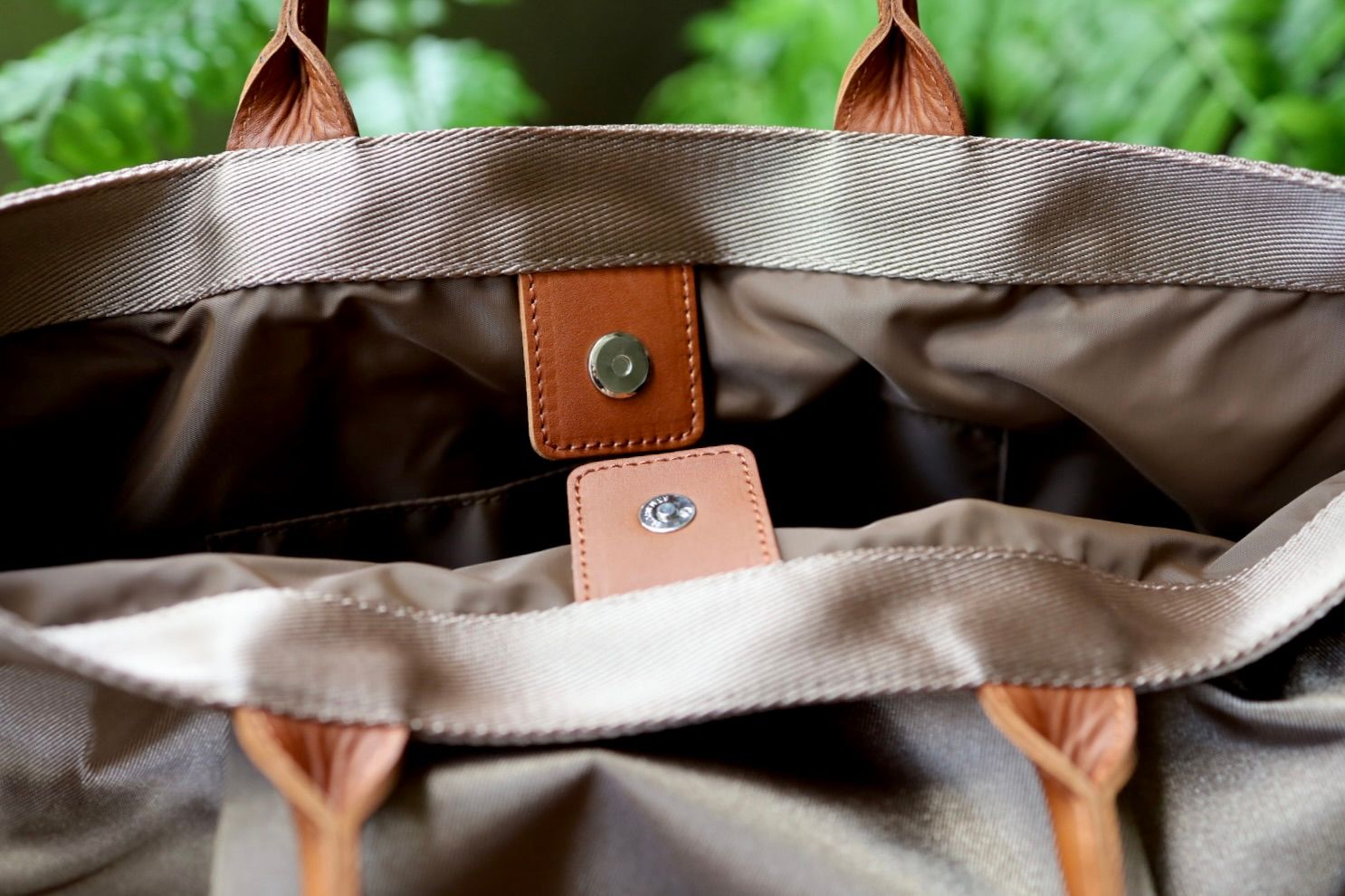 エンダースキーマ バッグ 2tuck tote M(yv-b-2tm)beige/brown☆7月11日(土)発売！