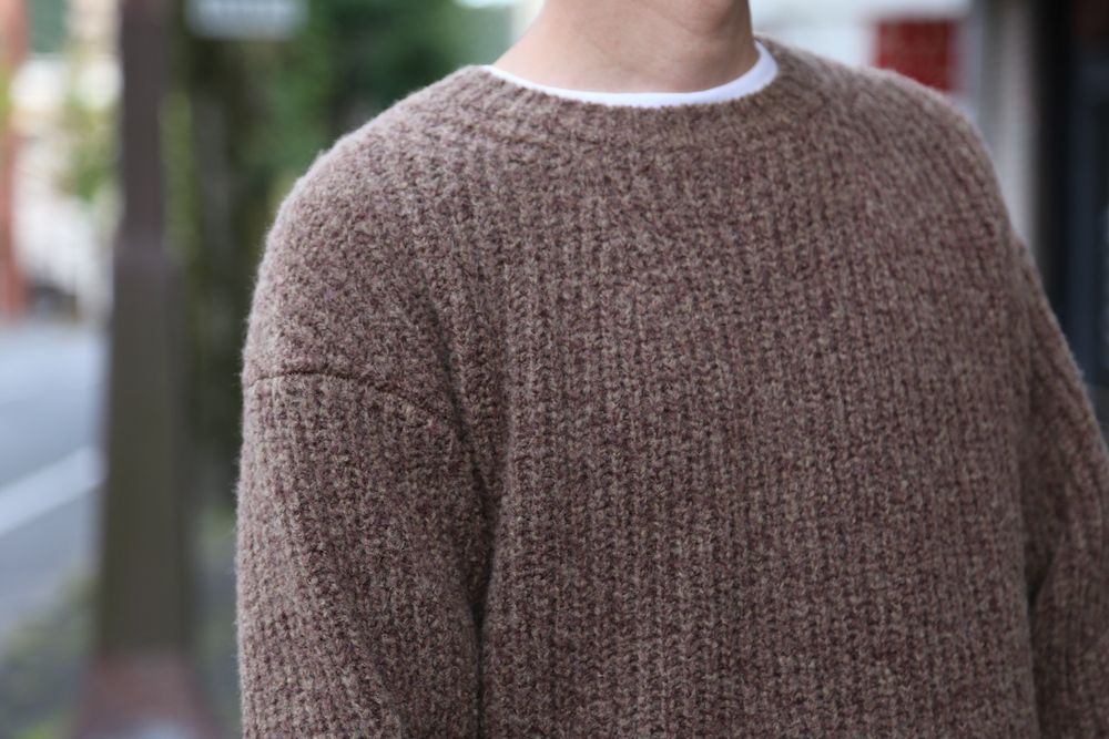 YOKE 3G BACK ZIP RIB CREW NECK"BEIGE"style.9.23.