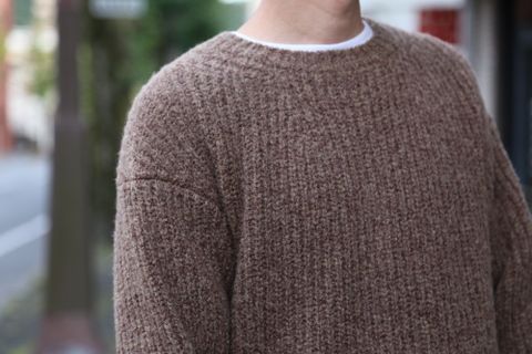 YOKE 3G BACK ZIP RIB CREW NECK"BEIGE"style.9.23.