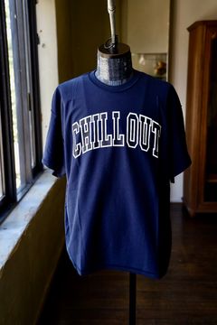 イズネスミュージック CHILL OUT T-SHIRT (IMP6_03_CHILLSST01) NAVY