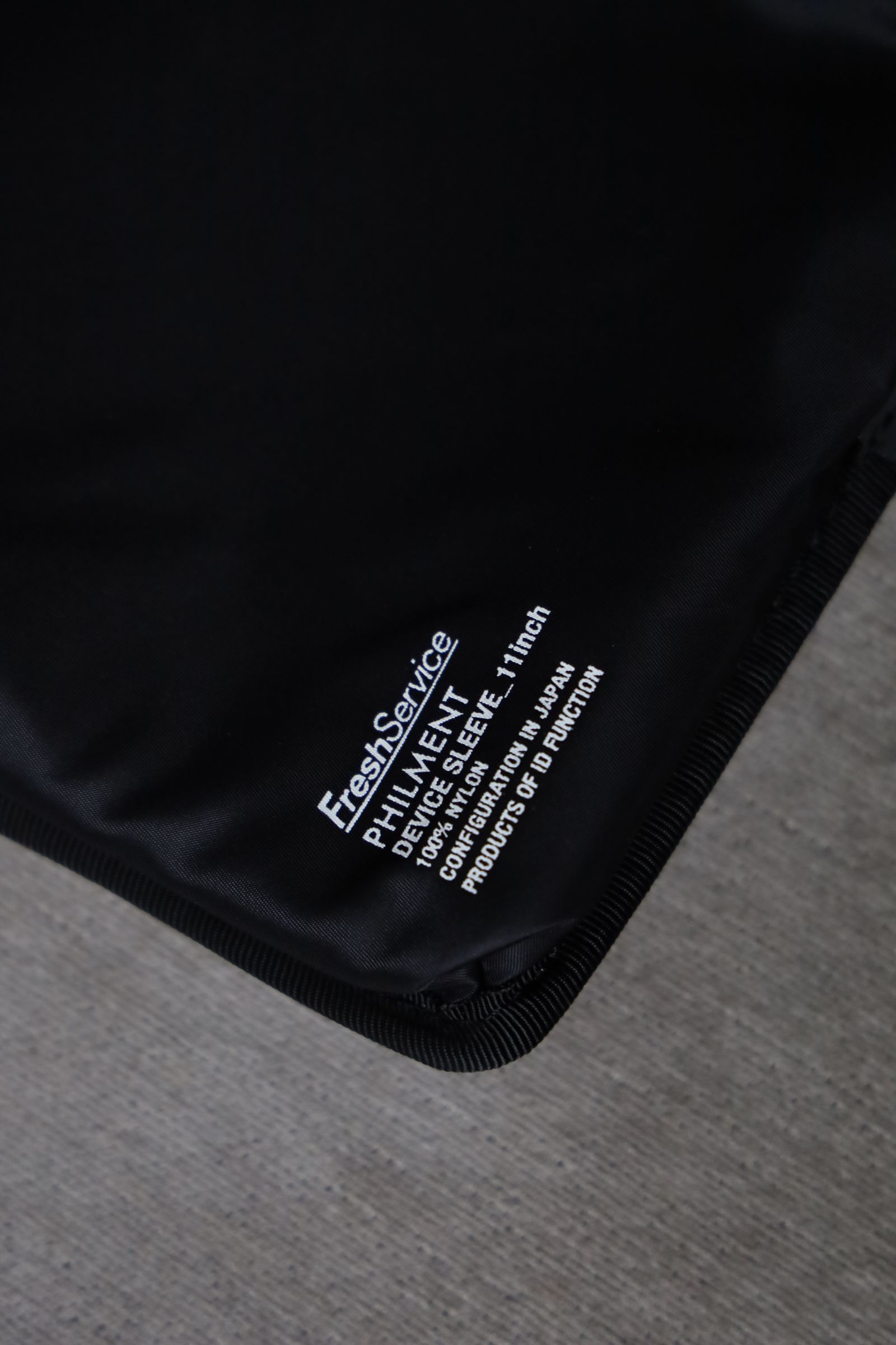 フレッシュサービスPHILMENT FS DEVICE SLEEVE_11inch(FSP251-90100)BLACK