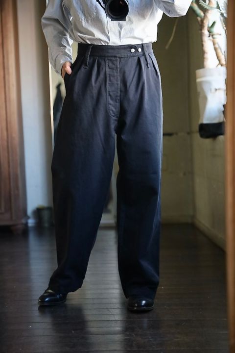 A.PRESSE WW2 British Army Cotton Drill Trousersスタイル