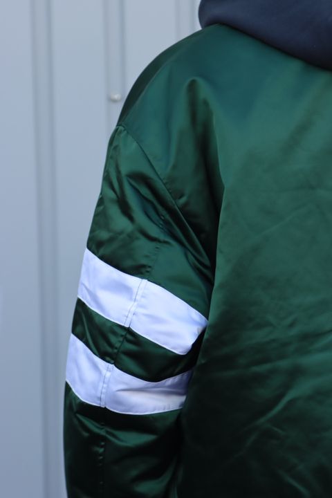 FreshService SATIN STADIUM JUMPER style.2022.10.21