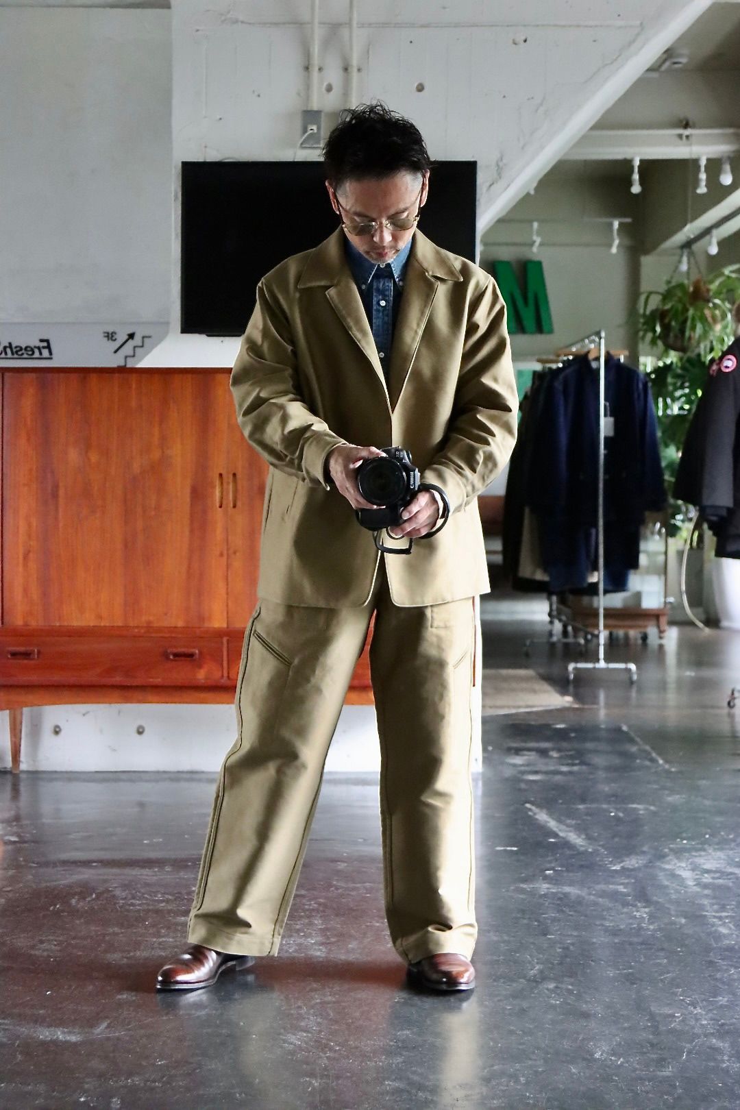 blurhms22FW Work Cardigan Jacket & Utility Back side Trousersスタイル.2022.8.14.