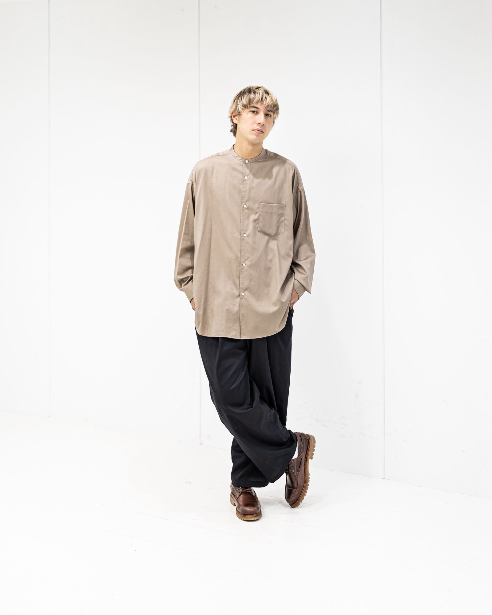 グラフペーパー26SS Silicon Poplin Oversized Band Collar Shirt(GM261-50181)TAUPE☆2月28日(土)発売！