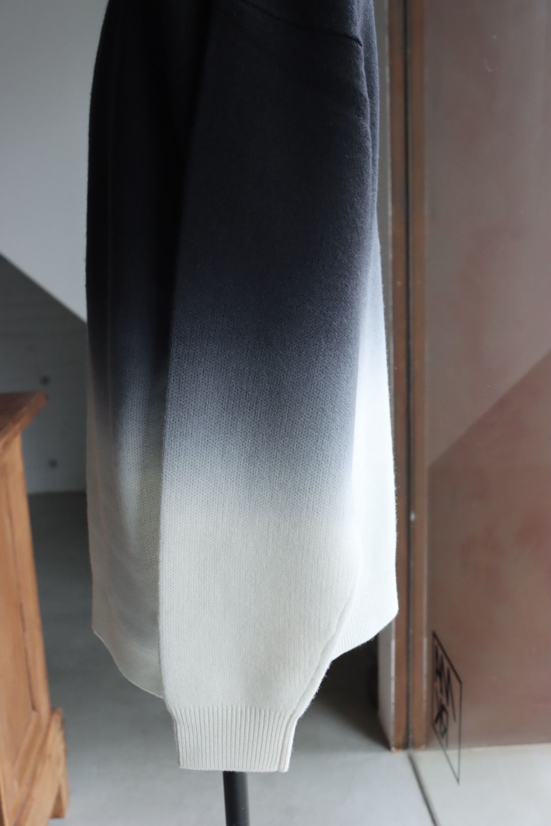 グラフペーパー 25AW Gradient Dyed Wool Hight Neck Knit(GU253-80491)BLACK☆9月27日(土)発売！