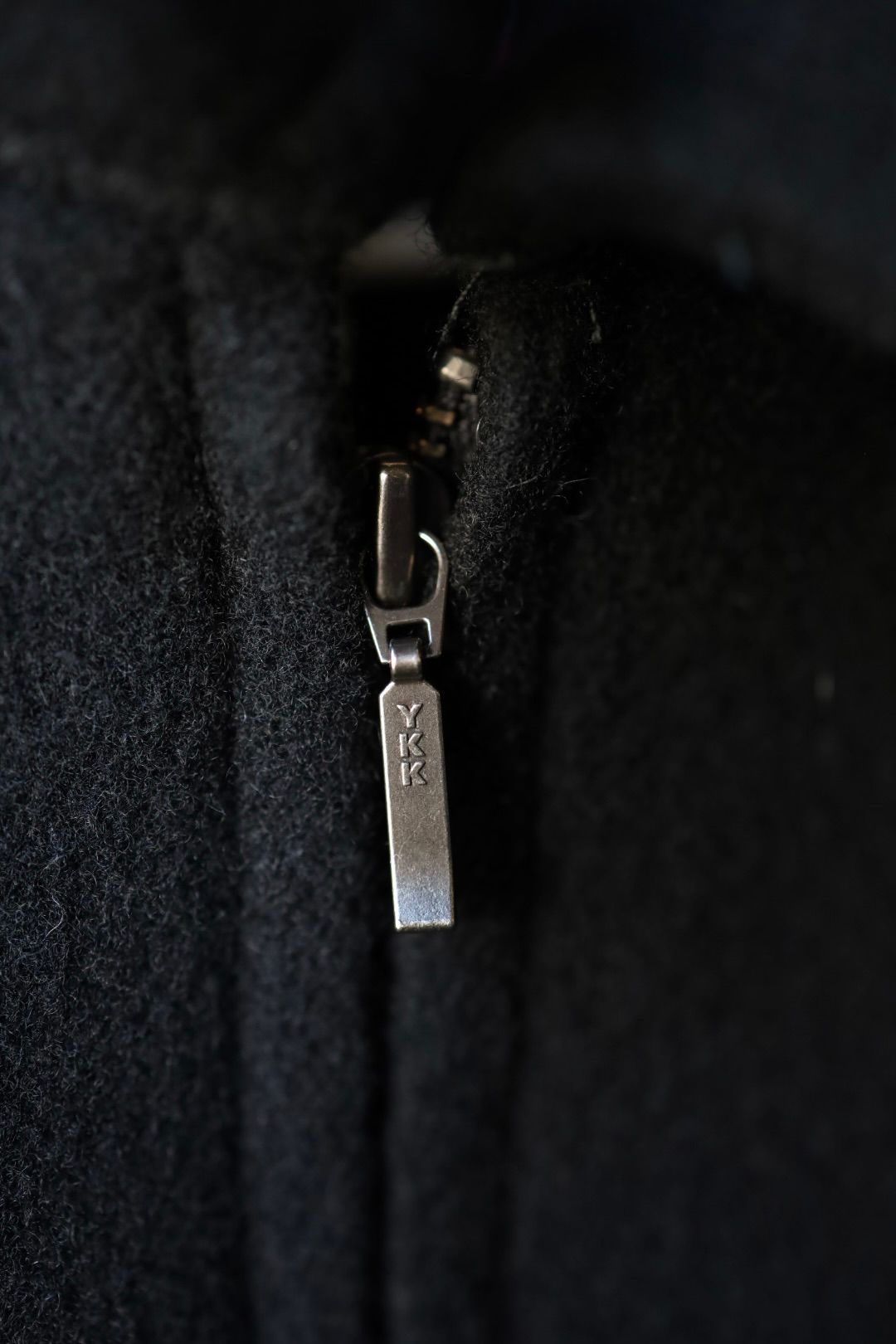 イズネス 25AW WOOL ZIP BLOUSON (25AW_26_1006AWJKWOOL01)BLACK☆新作発売！